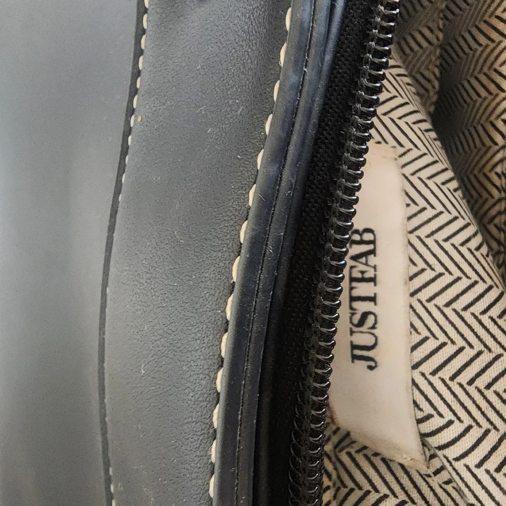 JustFab Black Purse With Silver Hardware With Shoulder Strap - Picture 7 of 8